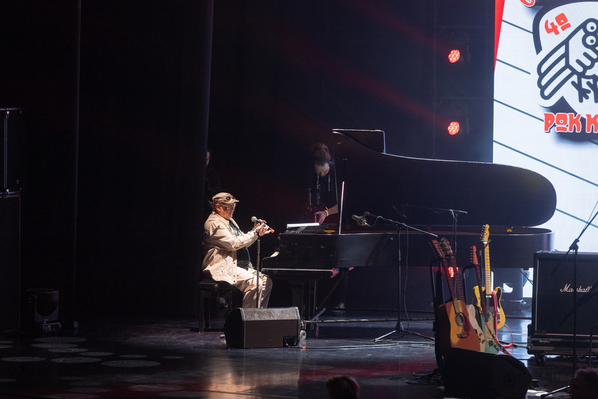 Дедушка уральского рока Александр «Сан Саныч» Пантыкин стал по праву хедлайнером вечера.  Фото: ФедералПресс / Иван Кабанов
