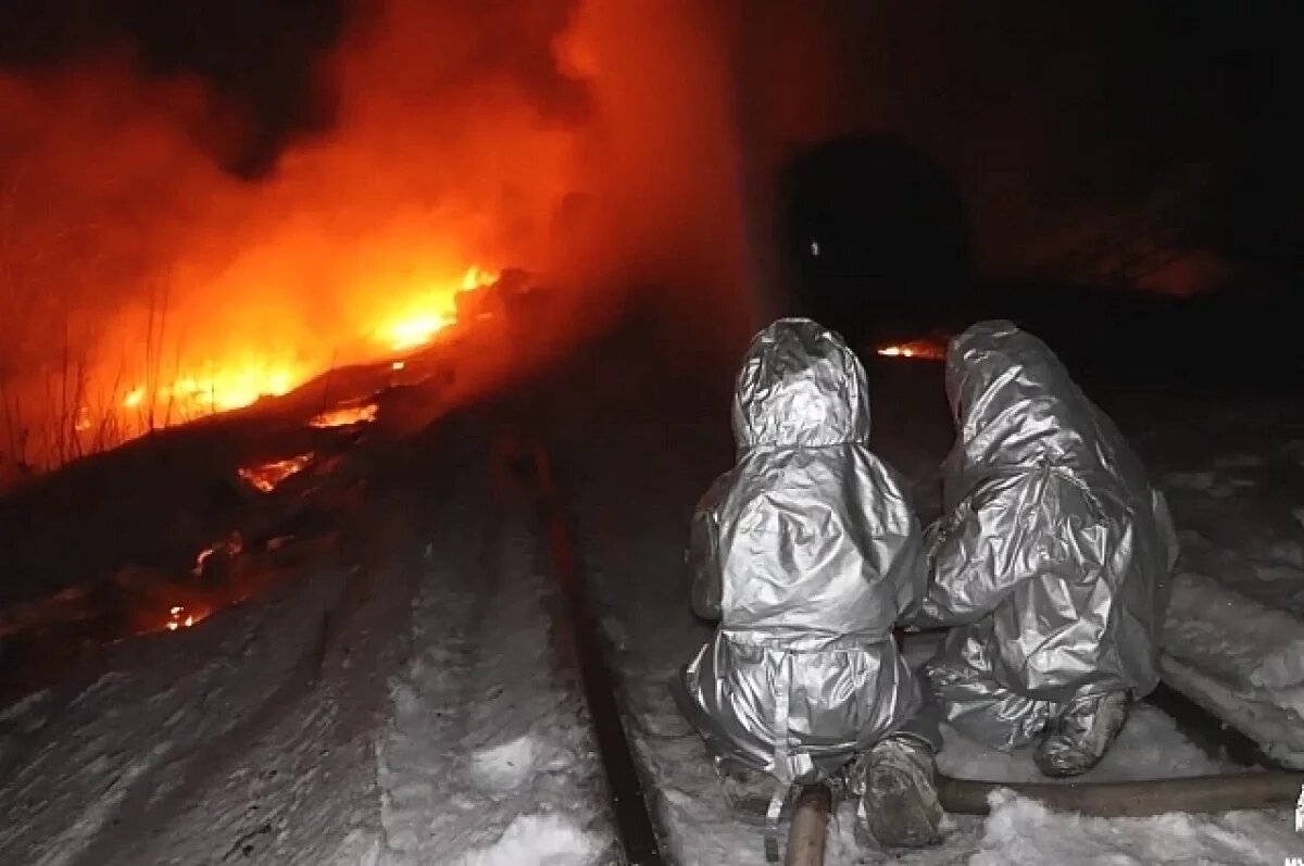    Поезда на Волгоград задерживаются из-за схода вагонов и пожара – видео