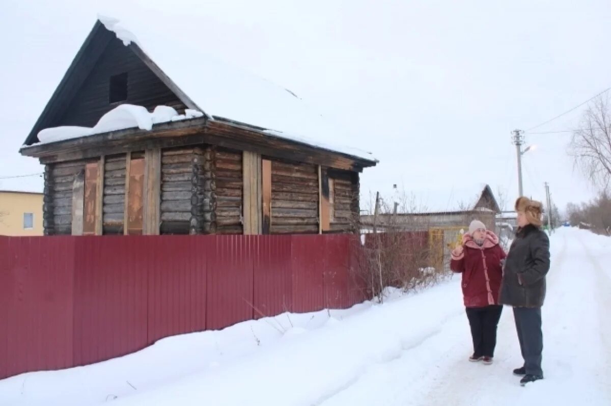    В Тобольском районе восстановят дом многодетной семьи после пожара