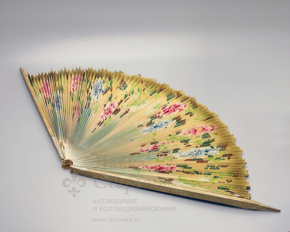Старинный веер, бумага, деревянные ручки, Китай, начало 20 в. Фото с нашего сайта dvaveka.ru
