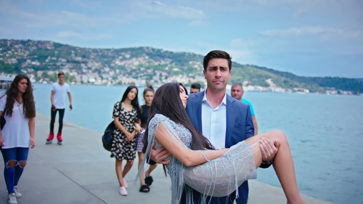 Кадр из сериала "Госпожа Фазилет и её дочери"