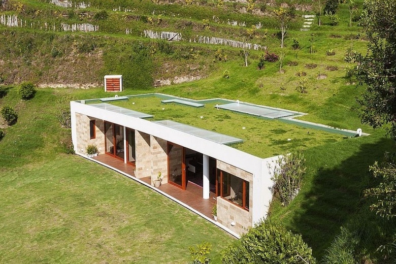 На территории Финляндия построено более 50,5 тысяч бункеров на случай ядерной войны. Предполагается, что в них можно будет разместить около 5 млн граждан Финляндии.