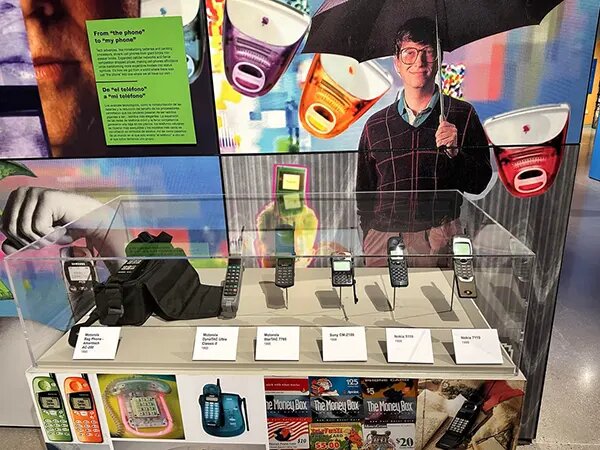 Как и многие выставки, пробуждающие ностальгию, эта призвана вызвать приятные воспоминания. Однако за этим опытом скрывается более глубокий смысл, говорящий о коллективной силе местных жителей — и людей во всем мире — проявленной в трудные времена.