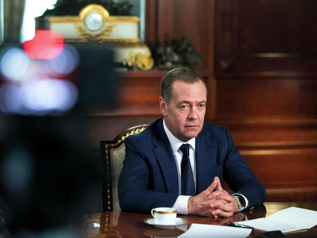    Зампред Совбеза РФ Дмитрий Медведев во время интервью российским и зарубежным СМИ | © РИА Новости / POOL