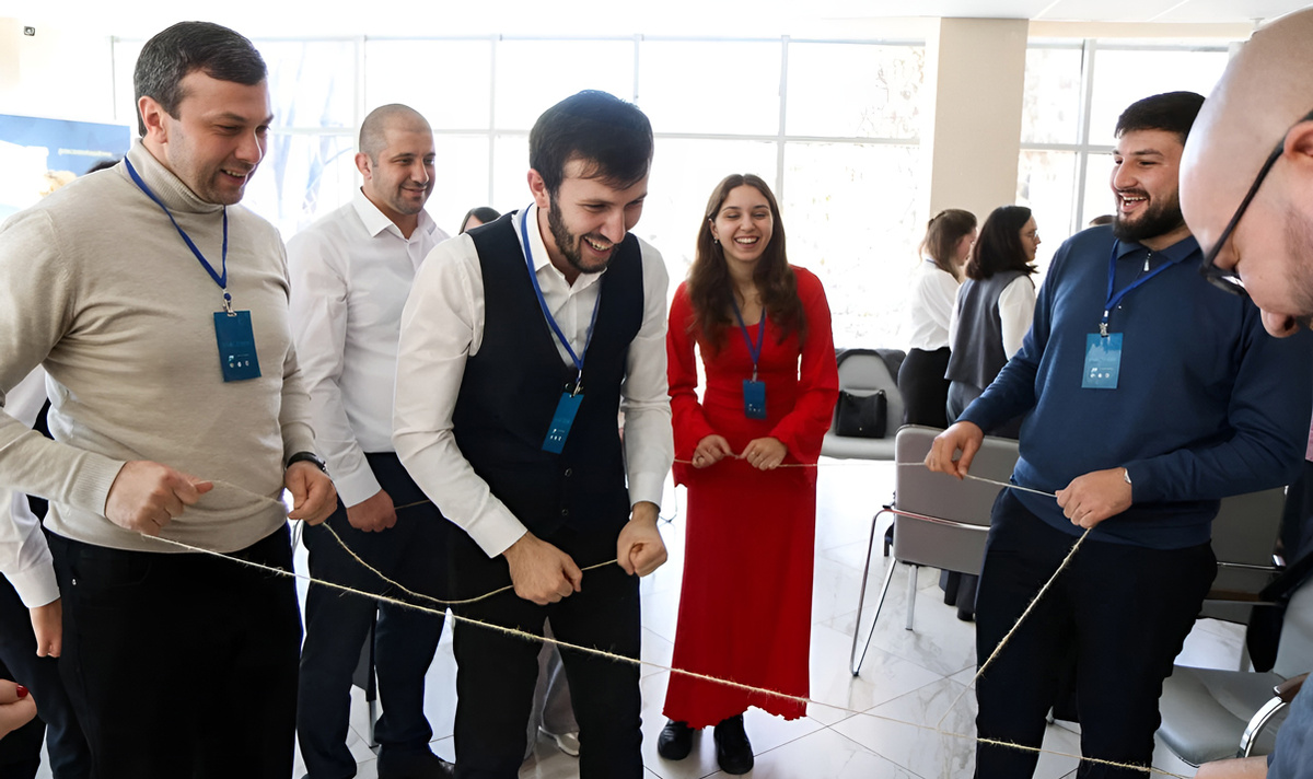 На открытии одного из семинар-совещаний по вопросам молодежной политики КЧР