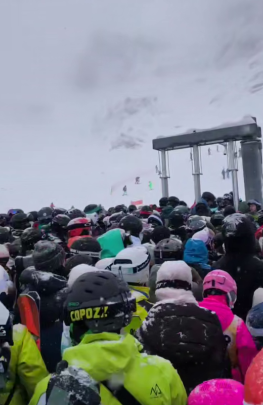 Очередь на Роза Хутор