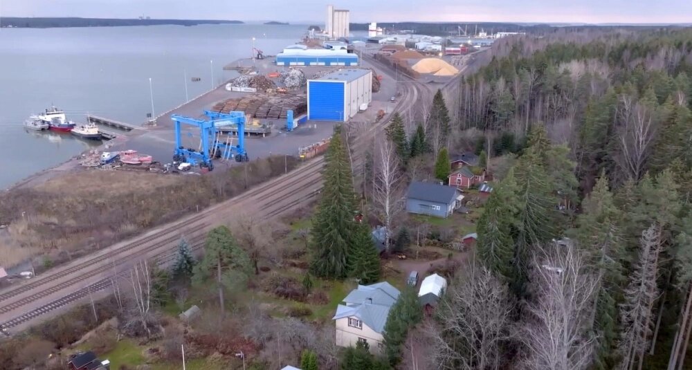    Порт Ловийса, куда итальянцы поставили 80 тысяч тонн отходов. Фото: Yle./ скриншот видео.