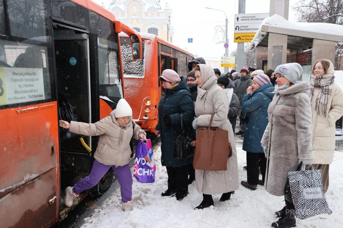    Дождаться транспорта в эти дни стало ещё сложнее