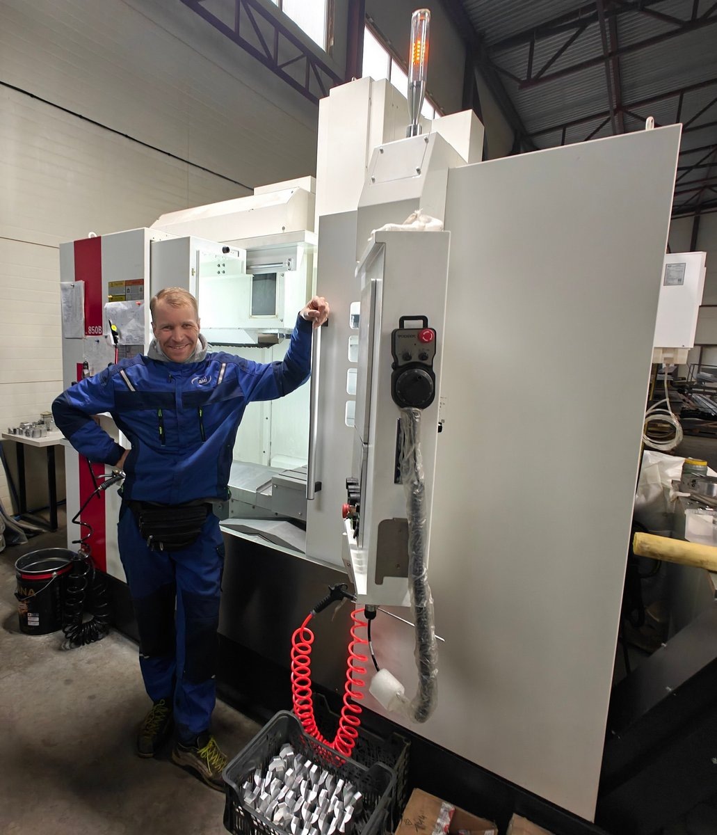 Купили ЧПУ-станок и теперь ожидаем рост производительности. 