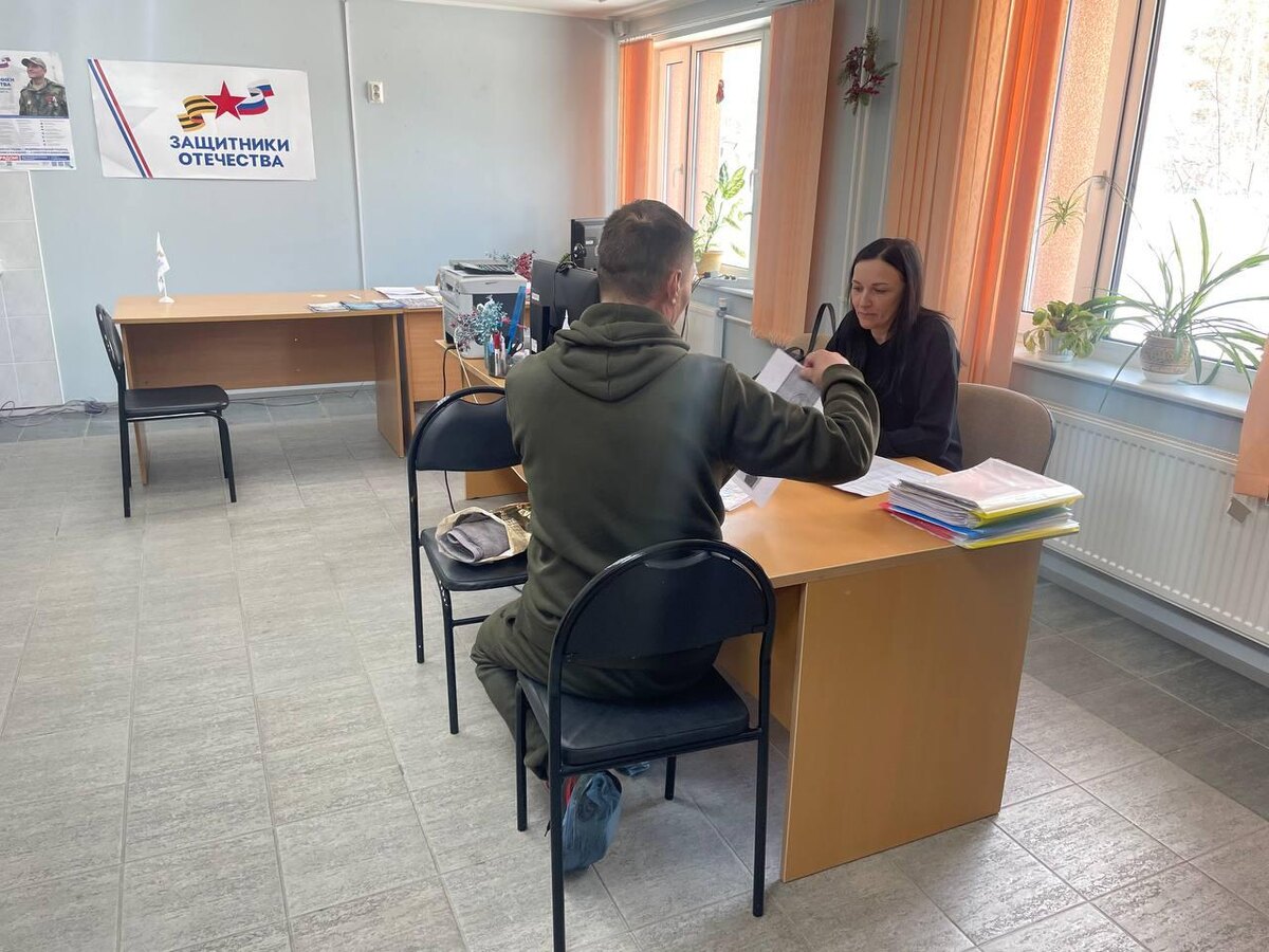    В Югре 60 социальных координаторов филиала фонда «Защитники Отечества» помогают ветеранам СВО и их семьям