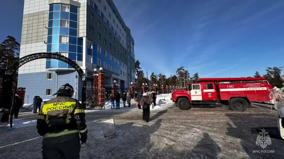    Пожар в здании Алтайского краевого онкологического диспансера "Надежда". Источник: ГУ МЧС по Алтайскому краю
