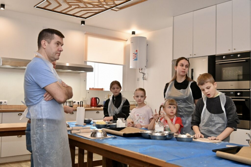    Мастер-класс по калиткам провели для семей ветеранов СВО в ПетрозаводскеОксана Кудряшова