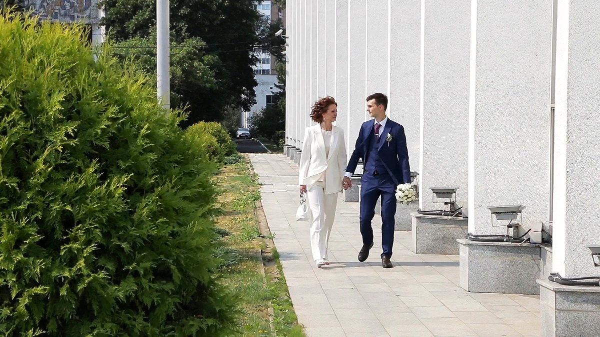 Кадр из клипа.