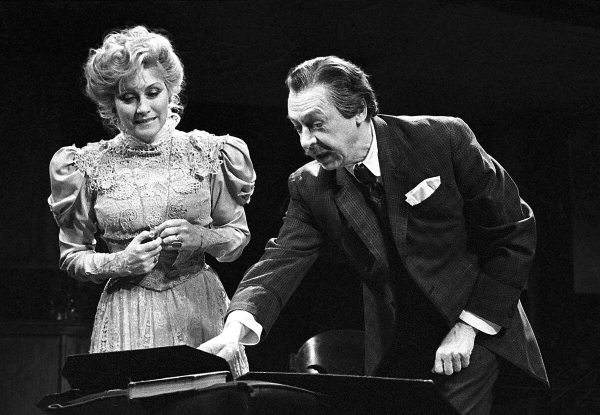 Олег Ефремов и Ирина Мирошниченко.