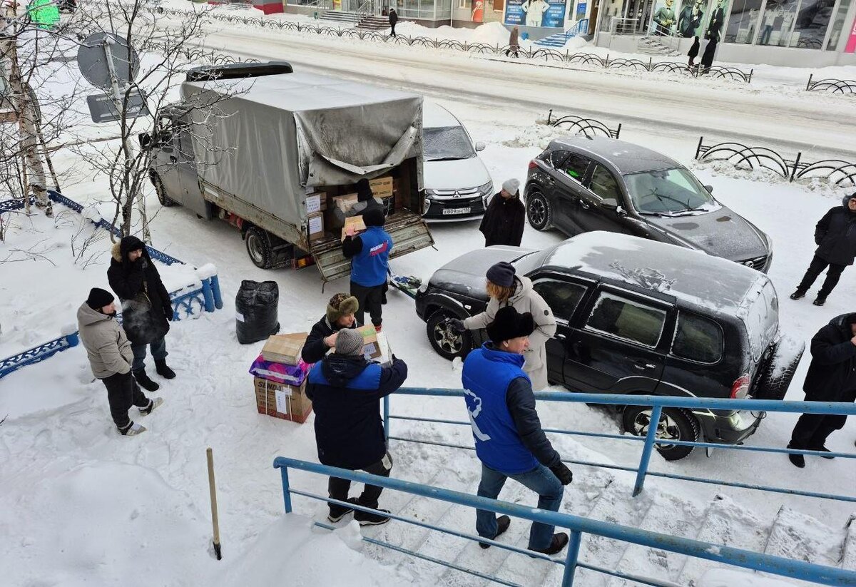   Единороссы Пыть-Яха отправили на передовую большую партию техники и оборудования