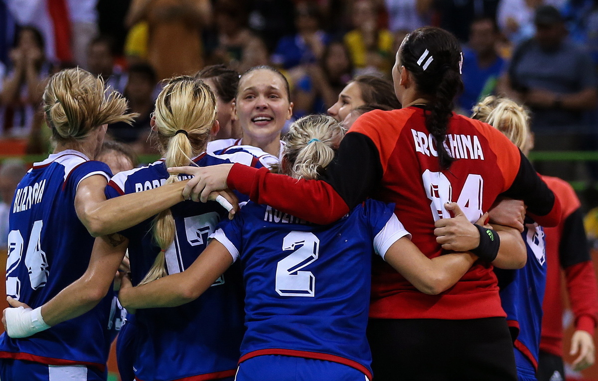    Гандболистки сборной России после победы над командой Франции в финальном матче Олимпиады 2016 года  Валерий Шарифулин/ТАСС