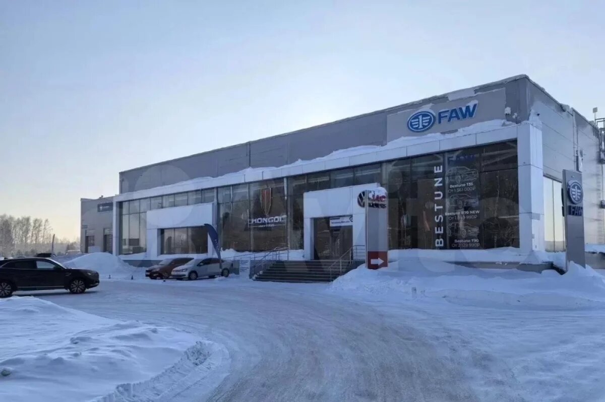    На Шегарском тракте в Томске выставлен на продажу автоцентр «Евразия»