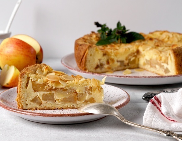 Запасаюсь кефиром и 2 яблоками — через 40 минут на столе воздушный пирог: это вам не просто шарлотка!