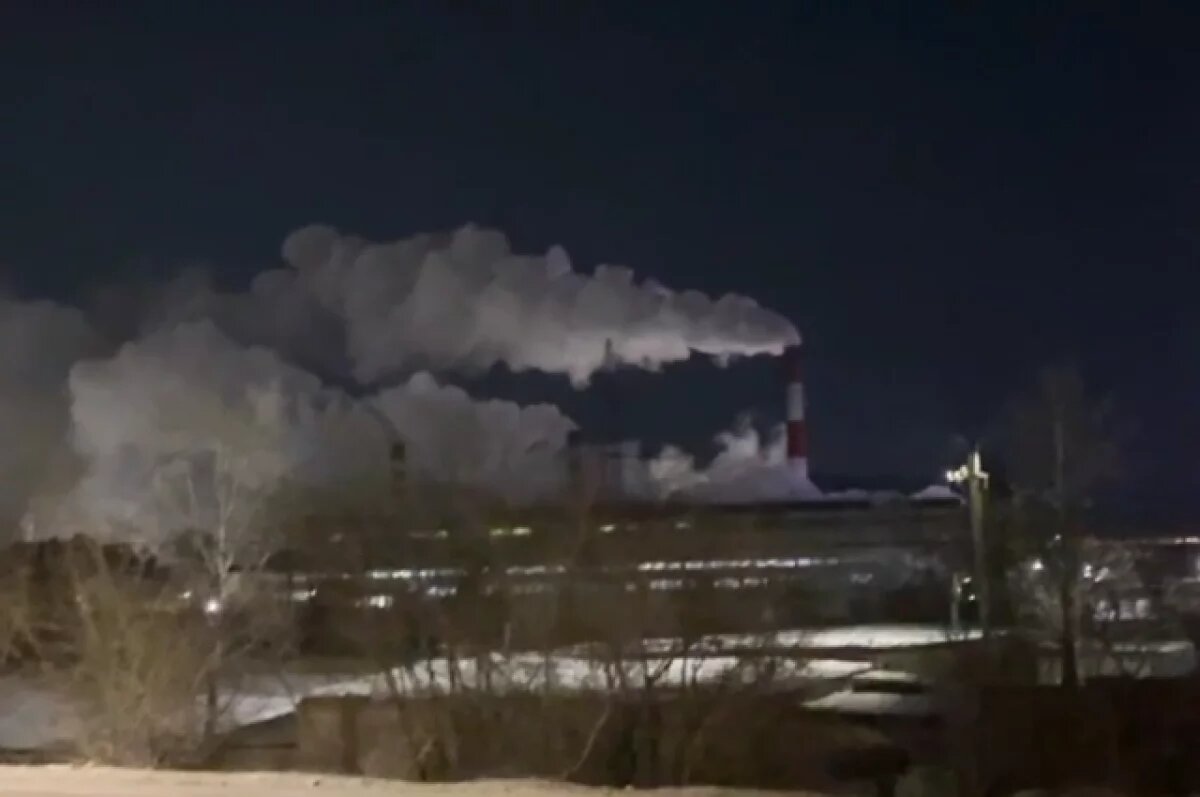    Полгорода без света и тепла.