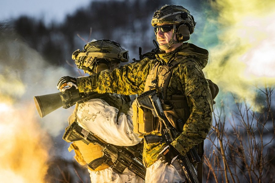 Морские пехотинцы США во время подготовки к учениям в Арктике - Фото: Cpl. Alexander Peterson/Zuma/TASS