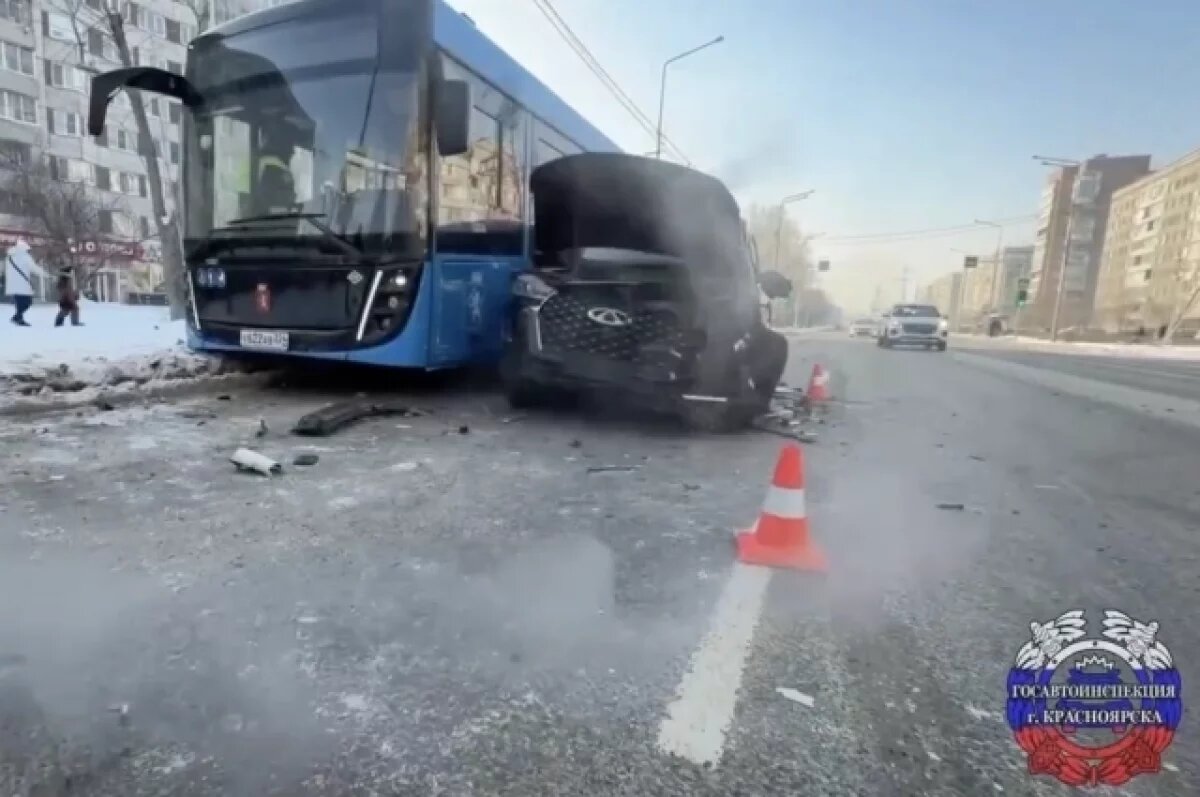    Три человека пострадали в массовом ДТП с автобусами в Красноярске
