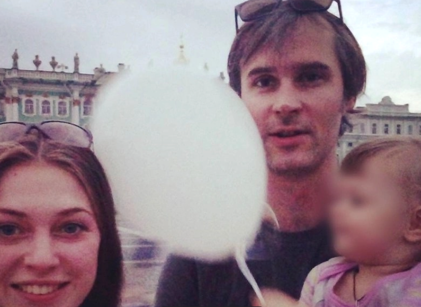 на фото Александра Никифорова и Евгений Семенов с дочкой Анной
