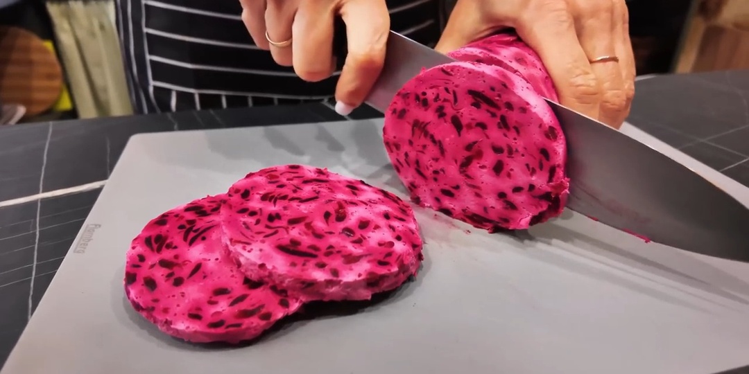 Неожиданная закуска из свёклы и творога. которая удивит гостей.