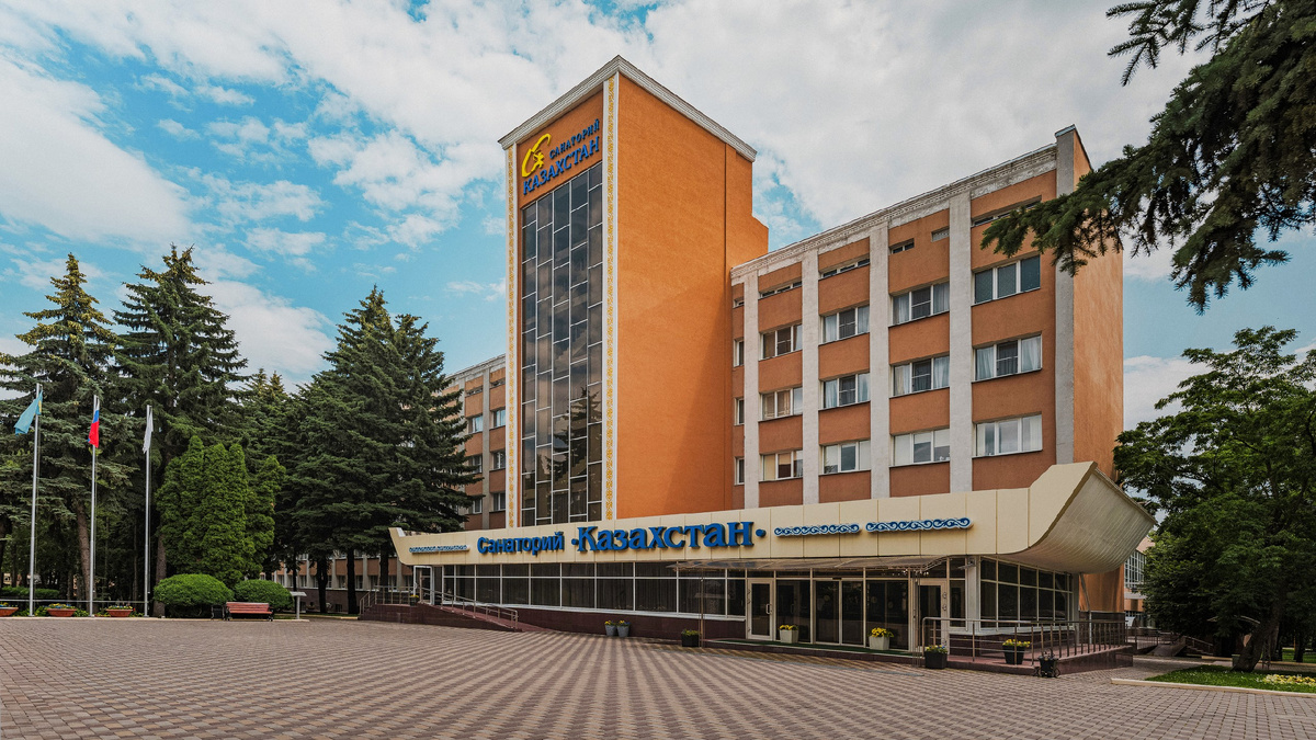 Главный вход санатория "Казахстан" Ессентуки, 2025