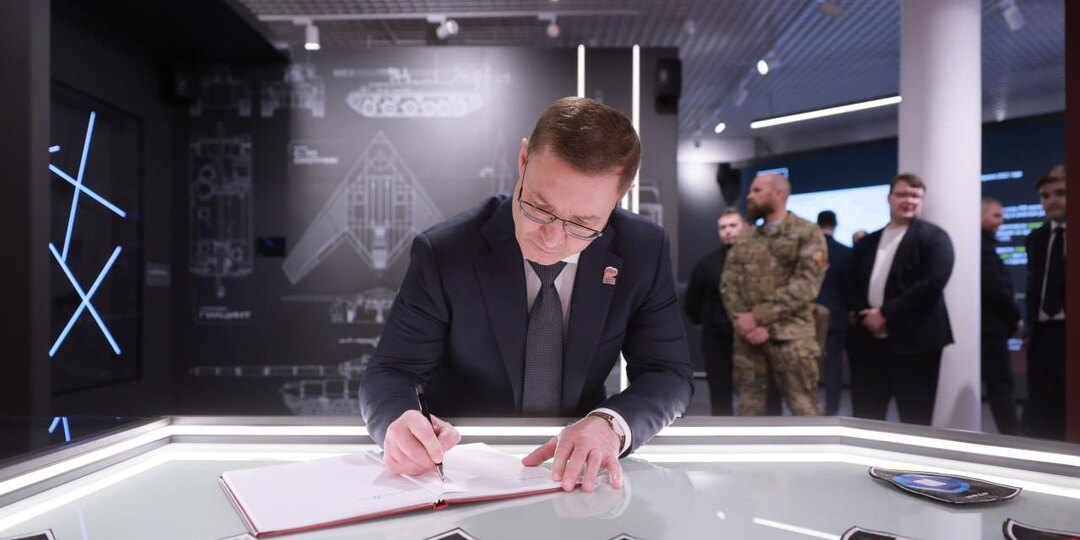 Владимир Якушев посетил Музей СВО в Челябинске