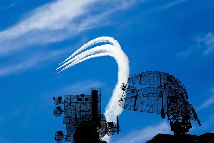 Обложка © Shutterstock / FOTODOM / VLADJ55