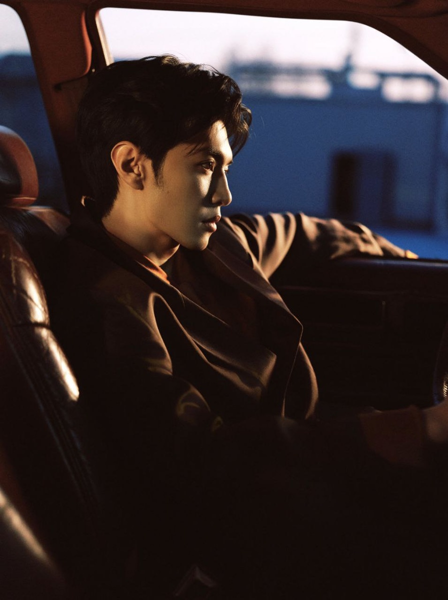 Актёр Чэнь Чжэюань. Листайте галерею...