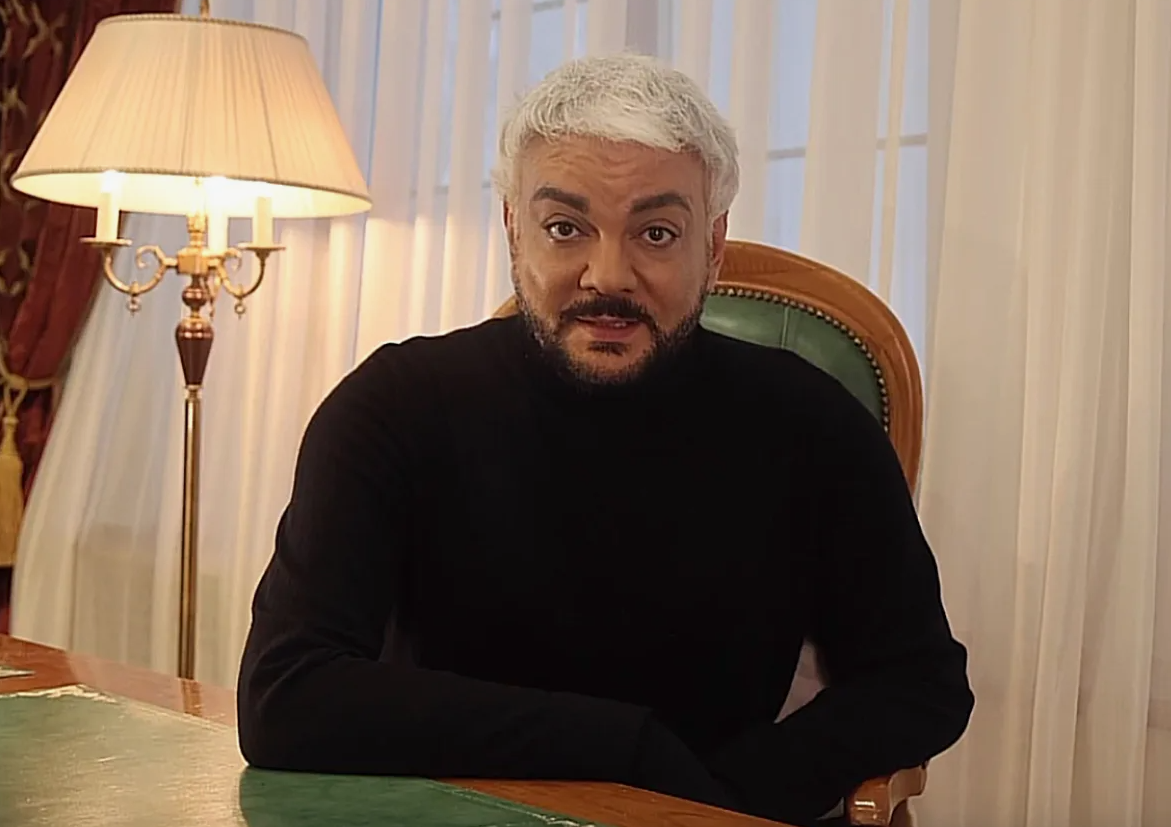 Не в ту дверь вошел и перья осыпались