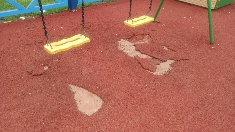 Разрушение резинового покрытия. Источник: сеть интернет.