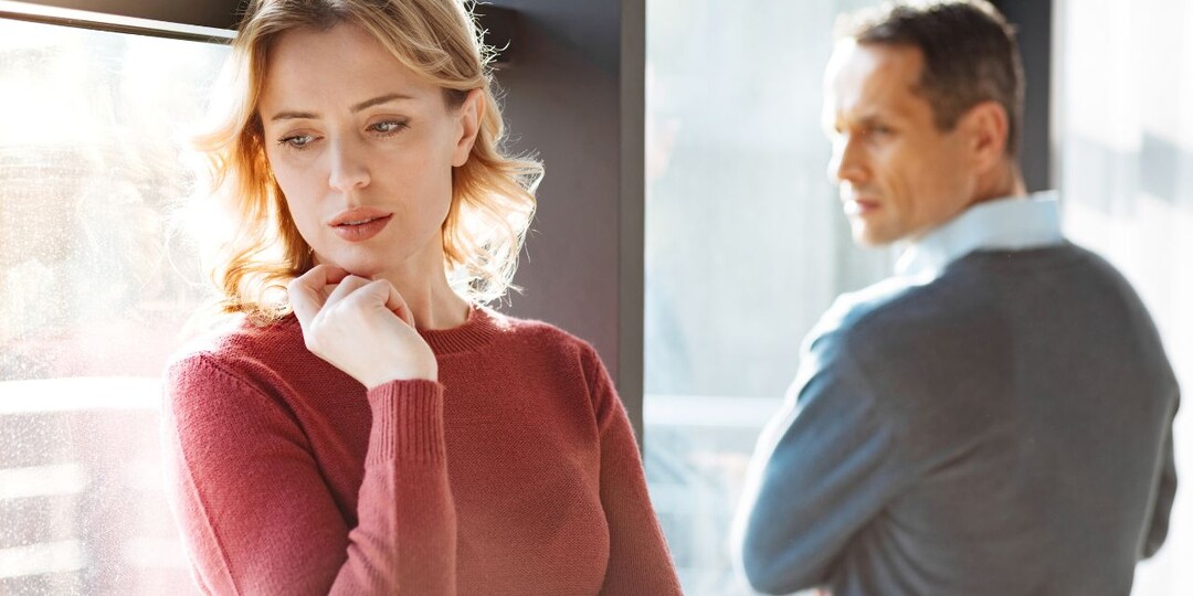 – Милый, там опять твоя жена названивает. Сбросить? – вместо мужа ответила его любовница. Часть 10