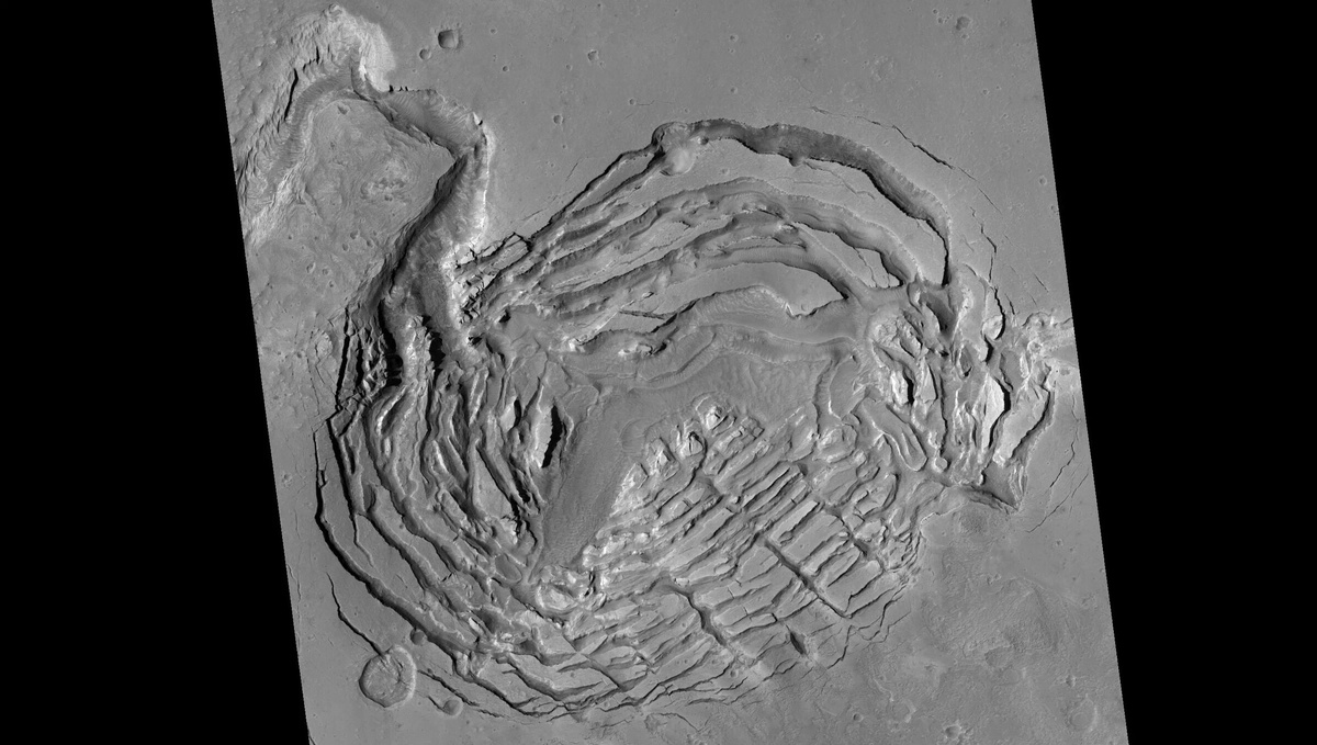 Снимок был получен 21 января 2022 года орбитальным аппаратом NASA Mars Reconnaissance Orbiter (MRO) / © NASA