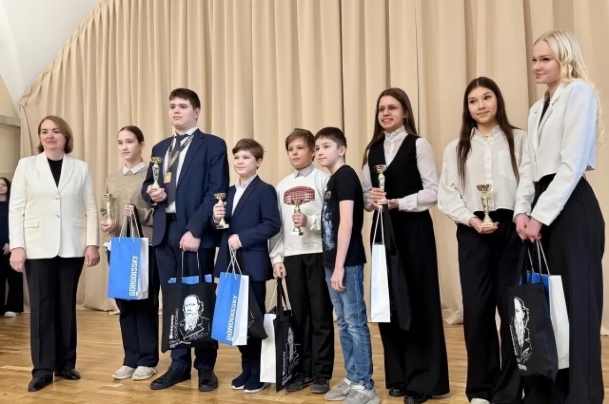    В каждой из номинаций победителям дарили подарки индустриальные партнёры конкурса