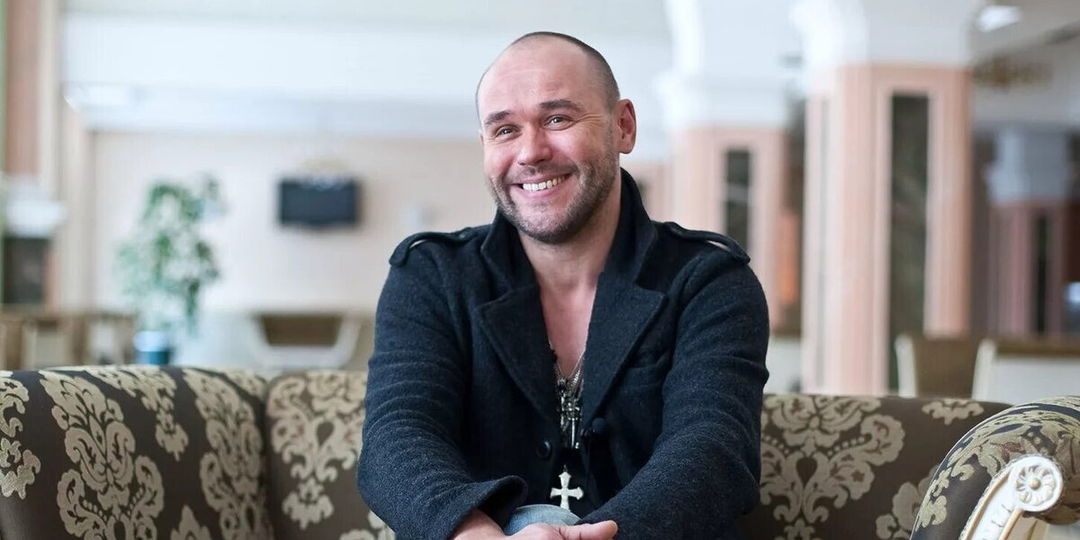 У него нет жены, но живет в квартире на 130 квадратов, рядом Олимпийский: Смотрим жилье звезды «Глухаря» Максима Аверина