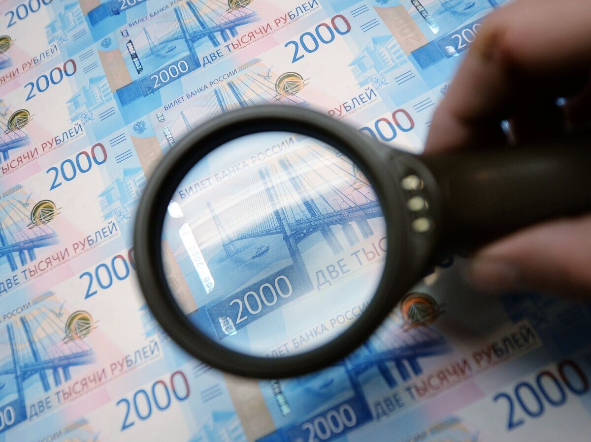    Листы с денежными купюрами© РИА Новости . Павел Лисицын