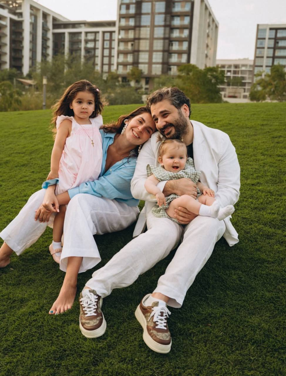 Лиза Моряк И Сарик Андреасян с дочками Элизабет и Шарлиз/ Соцсети Лизы Моряк