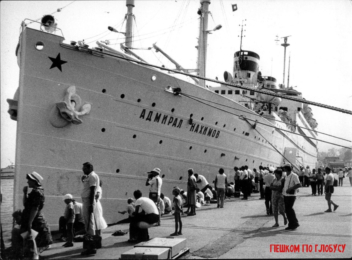 „Адмирал Нахимов” в порту