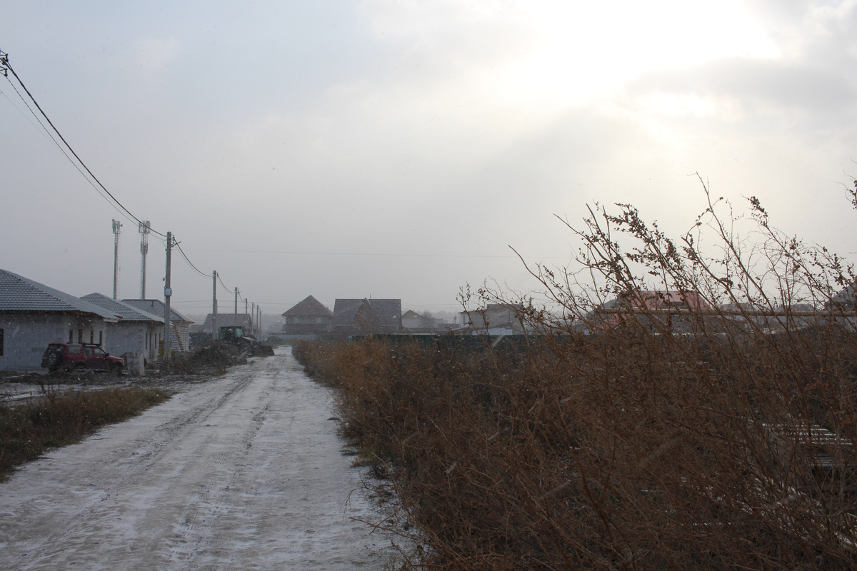 Ездили смотреть участок в коттеджном посёлке. Но оказалось - слишком далеко и дорого