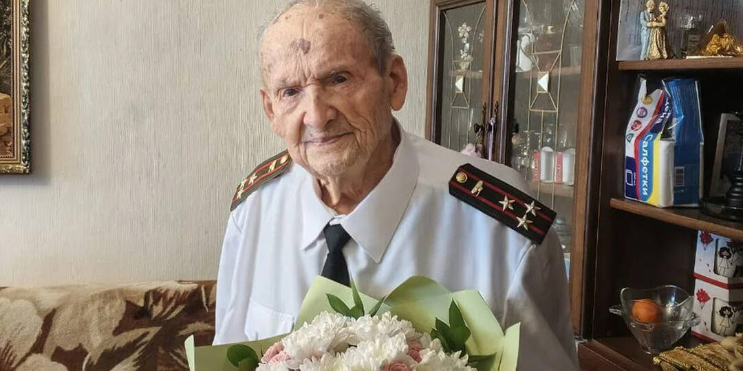 100 лет отмечает ветеран войны Алексей Алексеевич Тятькин