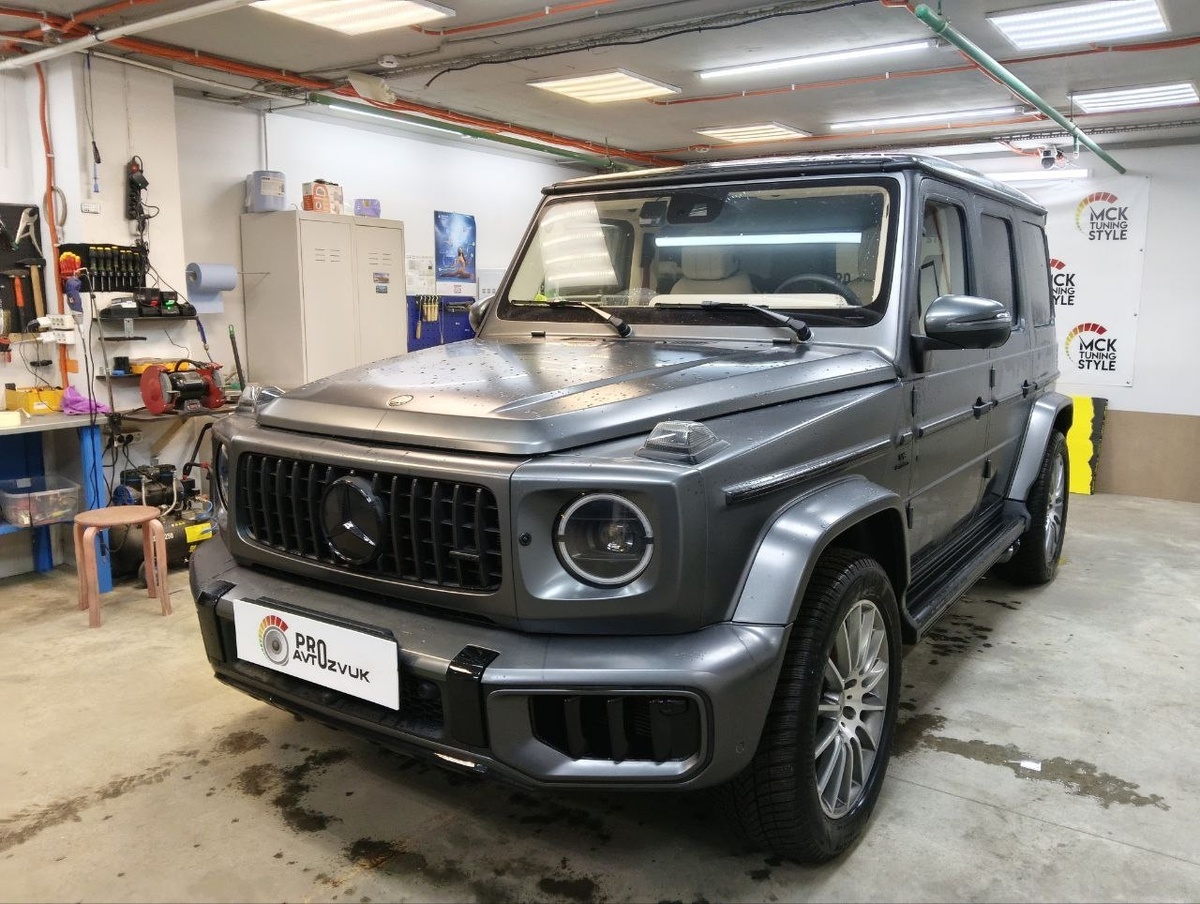 Mercedes G-class 