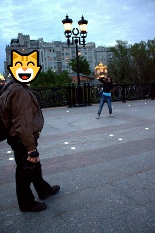 А это с преподавателем, вышли группой на фотопленэр. 