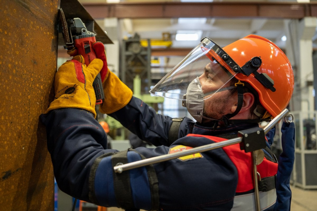      «Сила»  и «Легкая рука» помогают персоналу калининградской верфи «Янтарь»
