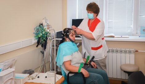 Планируется дальнейшее развитие медучреждения, которое включает создание на его базе физиотерапевтического кабинета, кабинета медицинской реабилитации, а также организацию «Школы здоровья», где врачи буду проводить лекции на актуальные для пациентов темы.  📷
