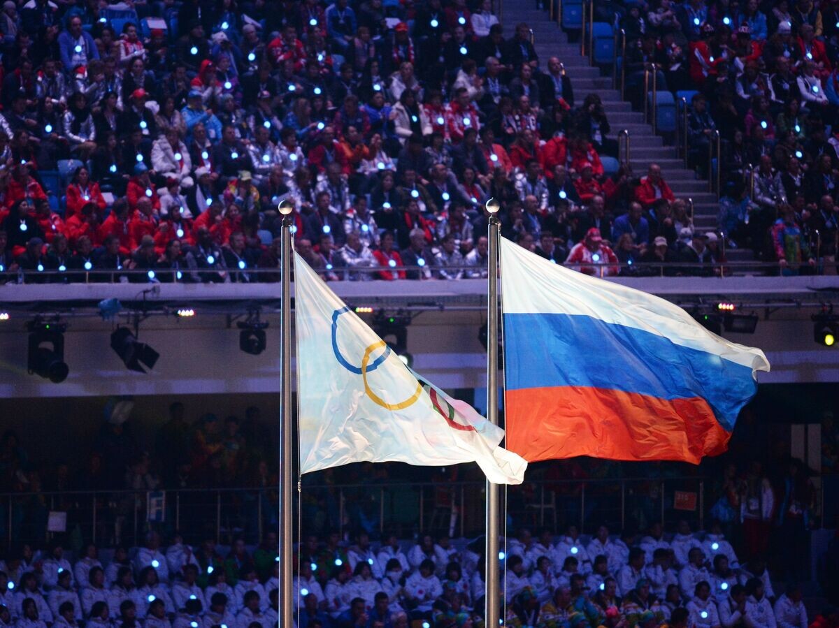    Олимпийский флаг и флаг России на Играх в Сочи | © РИА Новости / Валерий Мельников
