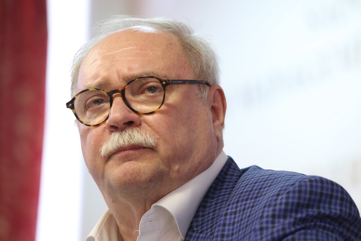    Бортко не отрицает значение веры, но настаивает на том, что это частное дело гражданина