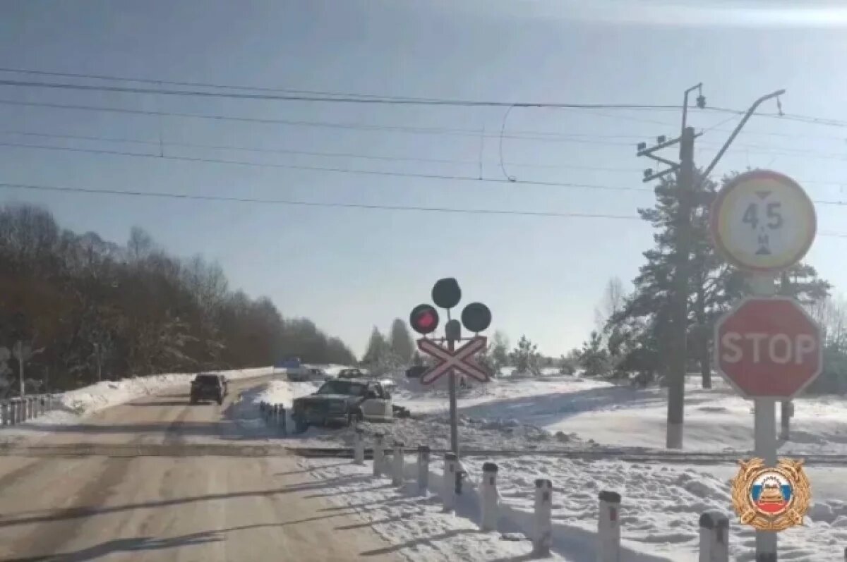    В Тверской области на ж/д переезде столкнулись легковушка и поезд