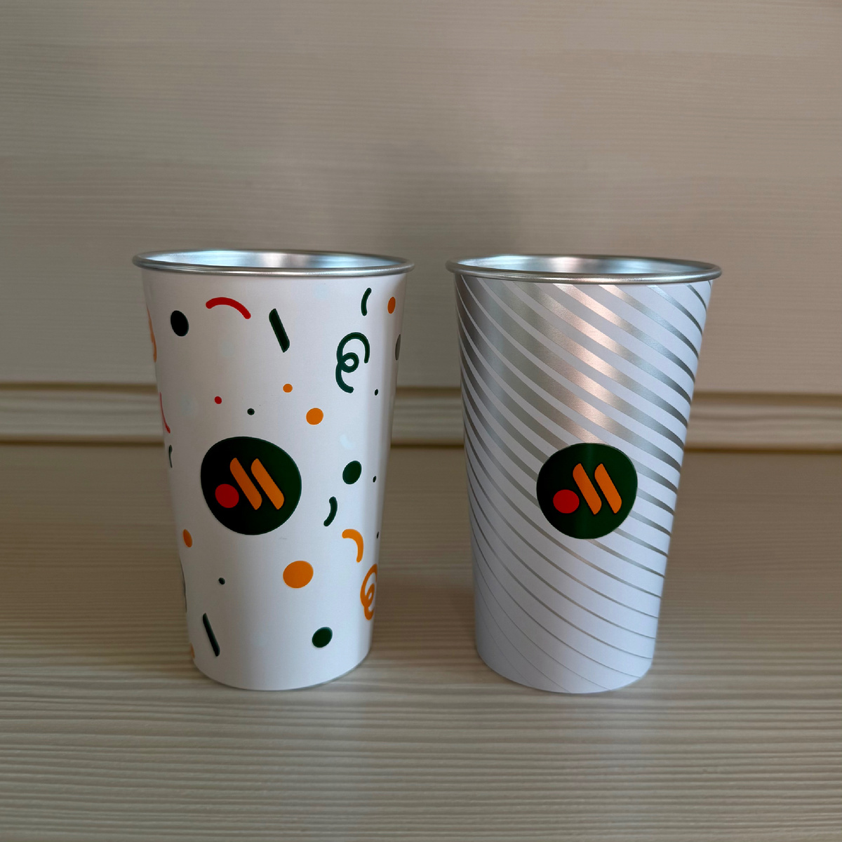 Стаканы-хамелеоны Вкусно и точка